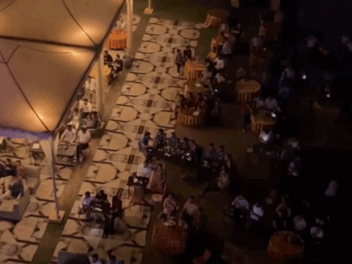 श्रीगंगानगर के ARG रिजॉर्ट में क्रिकेट प्रेमी अपने परिवार के साथ फाइनल मुकाबला देखने पहुंचे हैं।