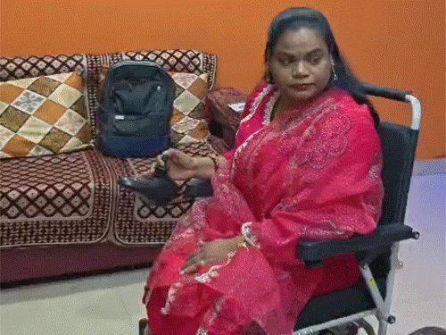 शिक्षिका के. शारदा 80 प्रतिशत दिव्यांग हैं। लेकिन ब्लाइंड बच्चों की पढ़ाई के लि लगातार काम कर रही हैं।