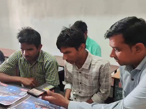 ब्लाइंड बच्चों के लिए 3800 से ज्यादा ऑडियो बुक्स तैयार कर ली हैं।