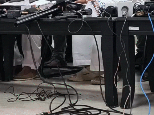 निशांत कुमार क्रॉक्स चप्पल पहनकर पहुंचे थे।