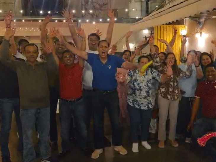 जयपुर के वैशाली नगर में श्री शांत क्रांति जैन संघ के सदस्यों ने भारतीय टीम के समर्थन में हूटिंग की।