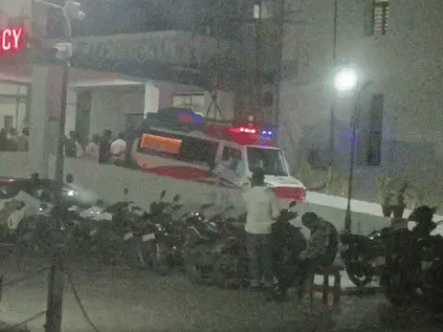 बिजनेसमैन के शव को एम्बुलेंस से जयपुर के लिए रवाना किया गया।