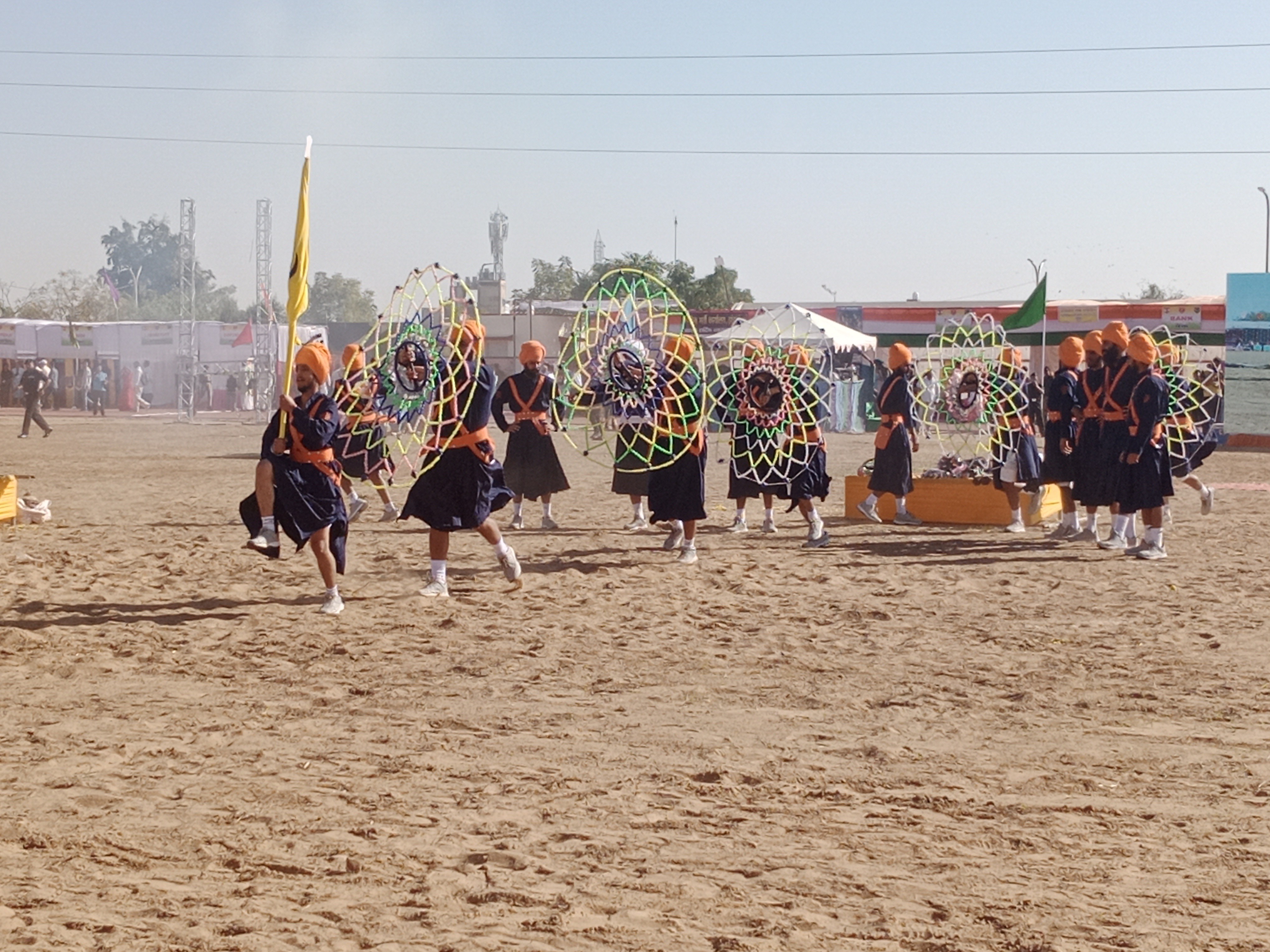 समारोह में सेना के जवाओं ने सांस्कृतिक प्रस्तुतियां दी।