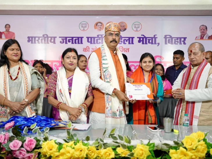 भाजपा कार्यालय में कार्यक्रम के दौरान संजय सरावगी।