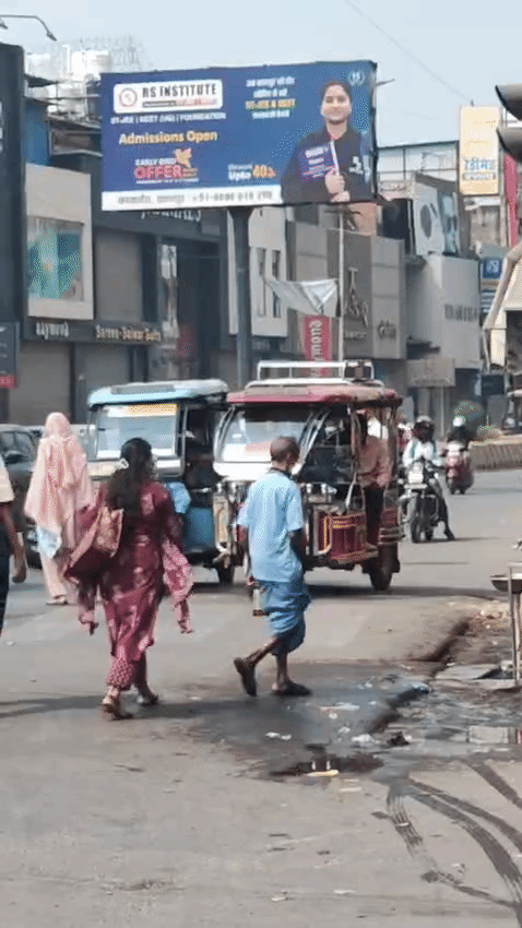 Qr Code On Rickshaw Kanpur E-Rickshaw Auto QR Code Deadline Extended | No Insurance ...