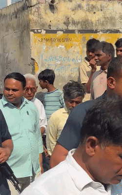 संगीत सोम ने कहा- अरे मियां, इन्हें क्यों नहीं समझा रहे कि पत्थर फेंकोगे तो पसलियां टूट जाएंगी।"