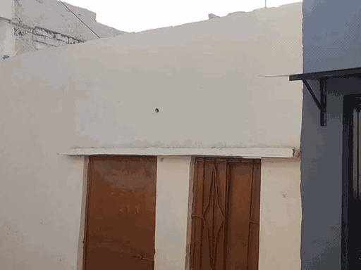 अमरीन और आफरीन चार साल पहले अब्बास नगर की झुग्गी के इस घर में रहती थीं।