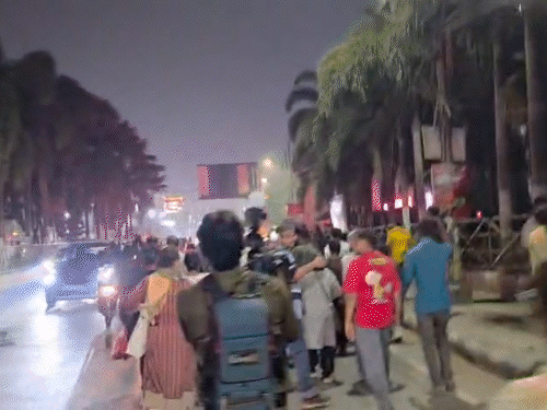 यावेळी आमदार तपस चटर्जीही आंदोलनात उपस्थित होते.