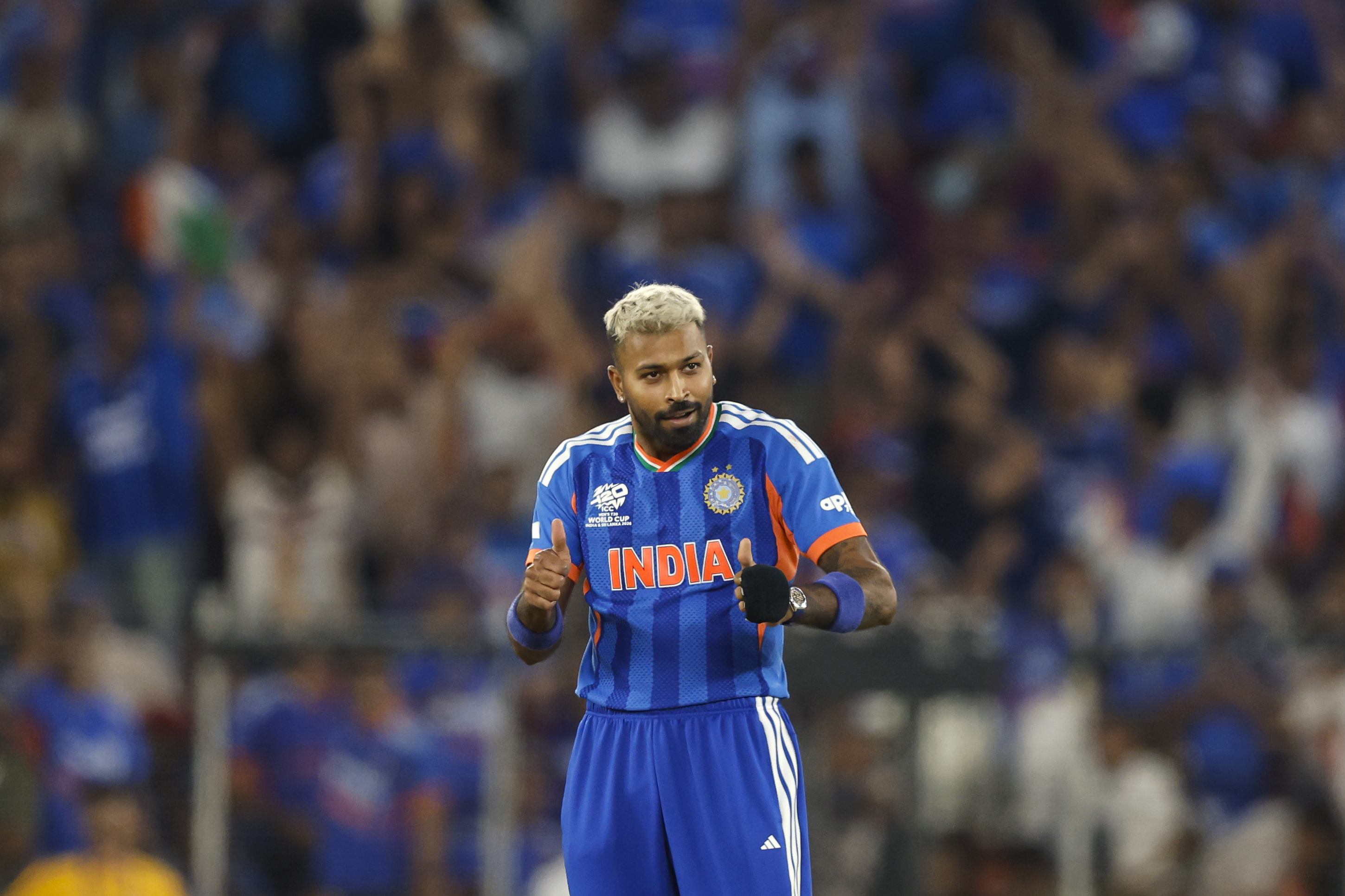 चापमैन का विकेट सेलिब्रेट करते हार्दिक पंड्या।