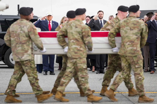 ट्रम्प कुवैत में मारे गए 6 अमेरिकियों सैनिक के शव वापसी समारोह में शामिल हुए। उनके साथ मेलानिया ट्रम्प और उपराष्ट्रपति जेडी वेंस भी मौजूद थे।