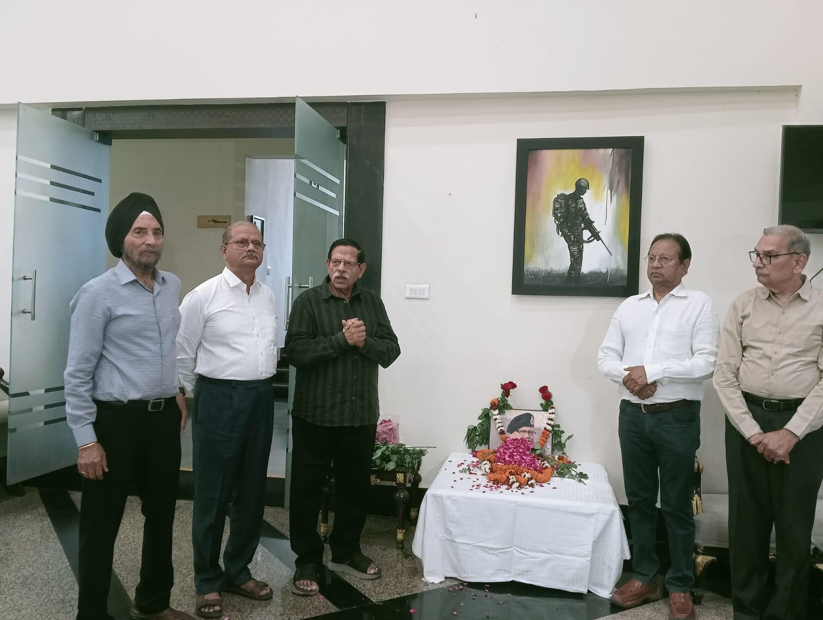 रायपुर पुलिस लाइन में पूर्व पुलिस महानिदेशक विश्वरंजन को श्रद्धांजलि दी गई।