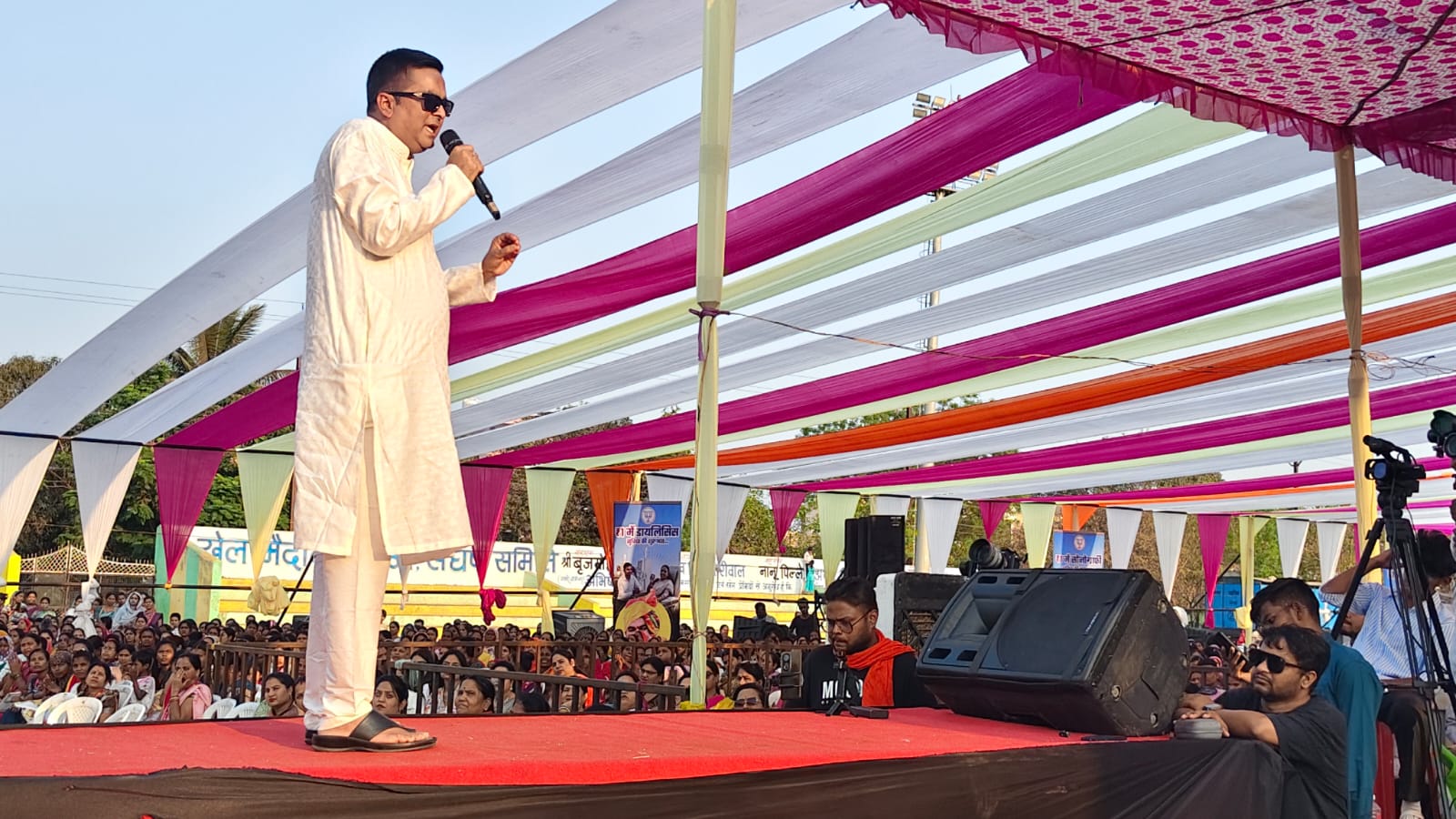 कार्यक्रम में विधायक ने विभिन्न योजनाओं की दी जानकारी।