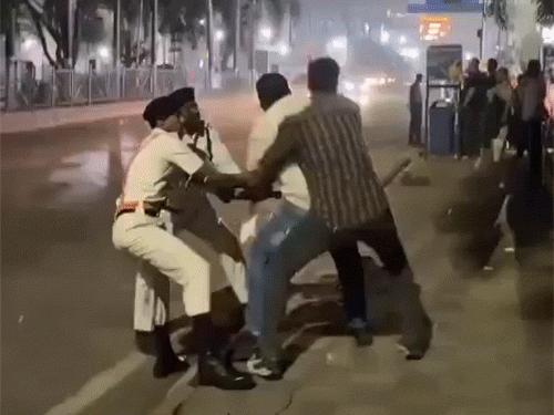 Kolkata Police stopped the protesters from going near the convoy vehicles.