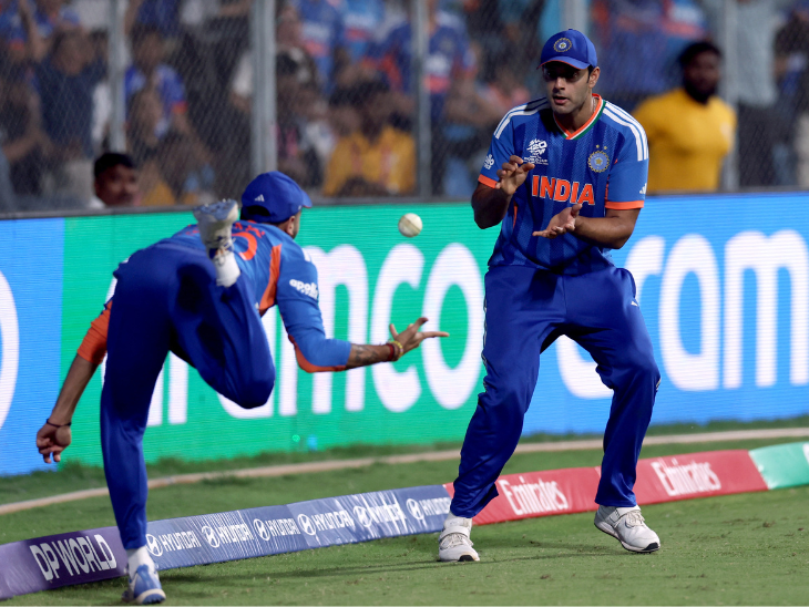 दूसरे सेमीफाइनल में अक्षर पटेल ने दो शानदार कैच पकड़े। उन्होंने पीछे भागते हुए पहले हैरी ब्रूक का कैच पकड़ा। वहीं 14वें ओवर में शिवम दूबे के साथ मिलकर विल जैक्स का बाउंड्री लाइन पर एक बेहतरीन कैच लपका।