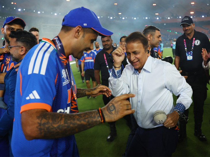 भारत के पूर्व क्रिकेटर सुनील गावस्कर ने भी कप्तान सूर्या के साथ जश्न मनाया। वे खुशी से डांस करते नजर आए।