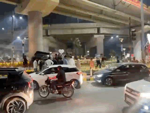 लुधियाना के भारत नगर चौक पर टकराई बेकाबू फॉर्च्यूनर:  3 फीट ऊंचे सुरक्षा घेरे को लांघा,बाल-बाल बचे युवक पुलिस कर रही जांच – Ludhiana News