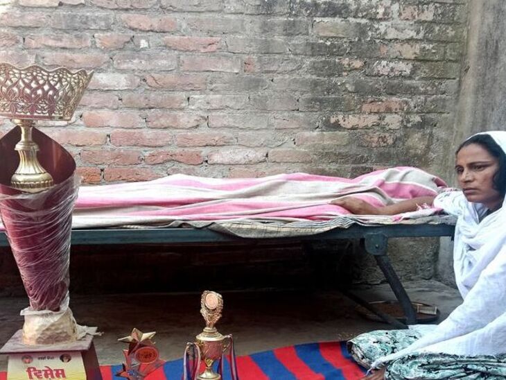 घर पर रखी वंश की डेडबॉडी।