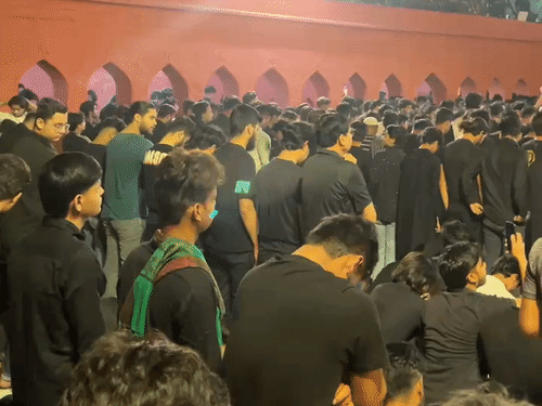 सआदतगंज स्थित कूफा मस्जिद में पहले नमाज अदा की गई।