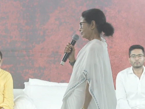 ममता ने कहा कि पश्चिम बंगाल का राज्यपाल बदले जाने के पीछे कोई राज है और वे इसकी तह तक जाकर पता लगाएंगी।