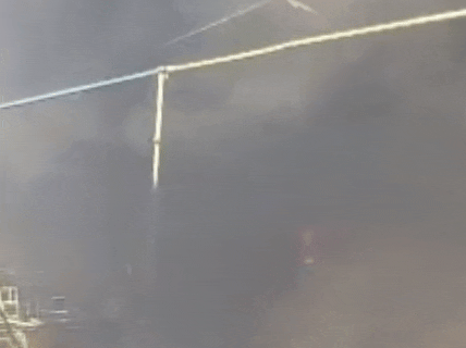 आग लगने के बाद जब धुंआ उठा तो लोगों को पता चला। इसके बाद आग पर काबू पाया गया।