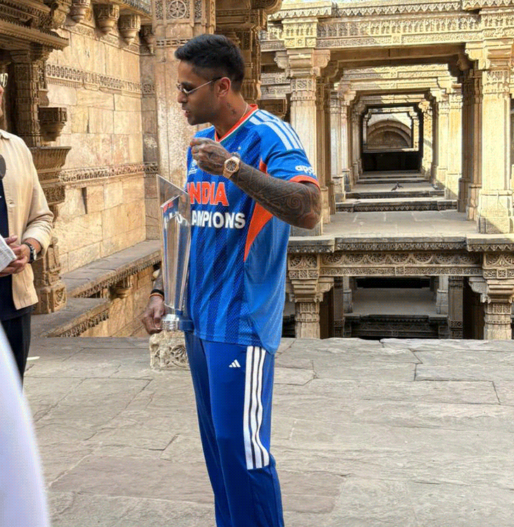 कप्तान सूर्यकुमार यादव गुजरात के ऐतिहासिक स्थल अडालज नी वाव पहुंचे।