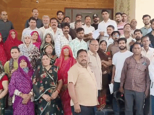 लोगों ने 40 फीट की बजाय 30 फीट ही सड़क चौड़ी करने की मांग की।