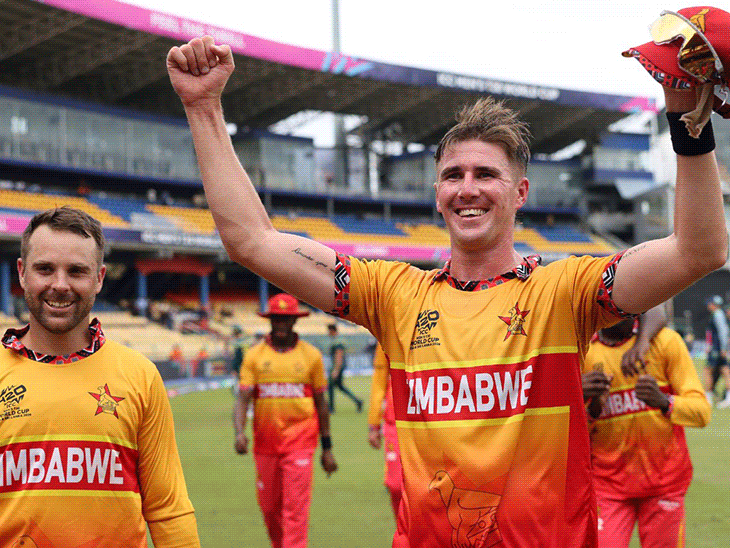 जिम्बाब्वे ने लीग स्टेज में दो बड़े उलटफेर किए। उसने पहले ऑस्ट्रेलिया को 23 रन से हराया, फिर श्रीलंका को उसी के घर में 6 विकेट से शिकस्त दी। जिम्बाब्वे बिना मैच हारे सुपर-8 में पहुंचा।