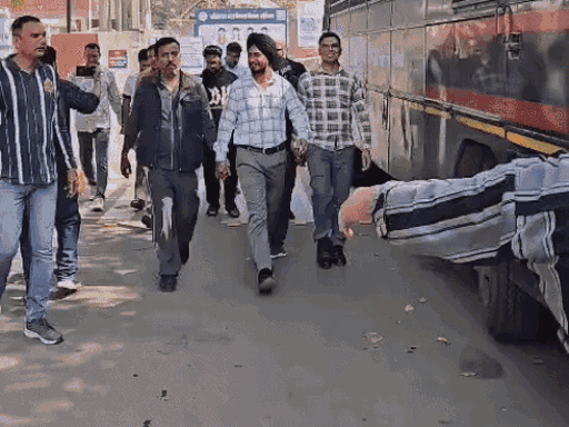 बैंकिंग फ्रॉड : एस्ट्रोलॉजर है मुख्यारोपी की पत्नी स्वाति सिंगला:  डायरी में दर्ज मिली गिरफ्तारी की गणना, कर रही टोटका, पति से छुड़वाई जॉब – Panchkula News