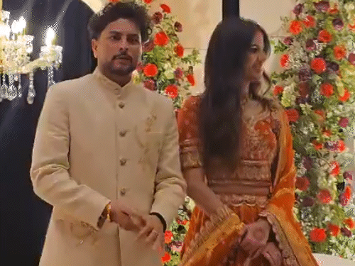 कुलदीप और वंशिका ने 4 जून 2025 को लखनऊ में सगाई की थी। (फाइल फोटो) - Dainik Bhaskar