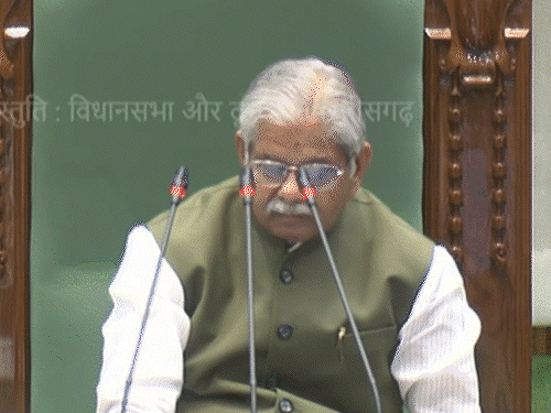 धान खरीद के मुद्दे पर पक्ष-विपक्ष में जमकर हंगामा हुआ।