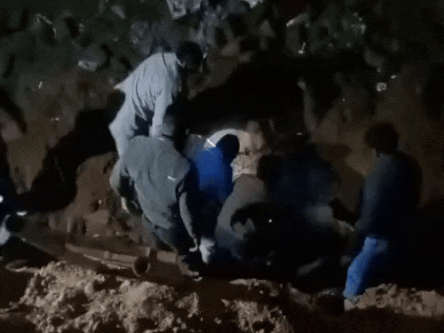 Team rescuing the injured trapped during the accident - File photo