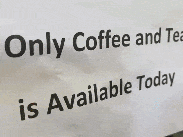 बेंगलुरु के एक रेस्टोरेंट की तस्वीर। यहां गैस की कमी के कारण रेस्टोरेंट में केवल कॉफी बनाई जा रही है।