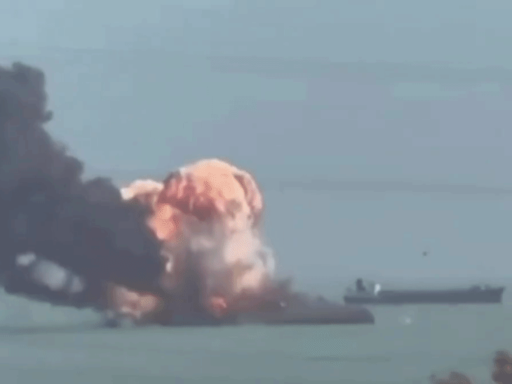 अमेरिकन नेवी ने सोमवार को फारस की खाड़ी में तीन ईरानी जहाजों पर हमला किया।