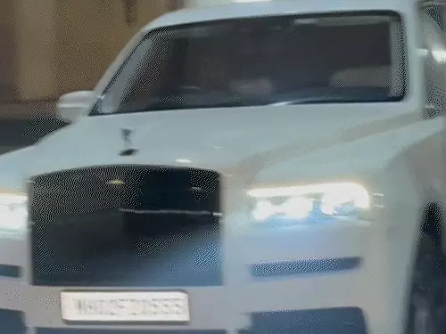 शाहरुख खान भी सलीम खान से मिलने लीलावती हॉस्पिटल पहुंचे थे।