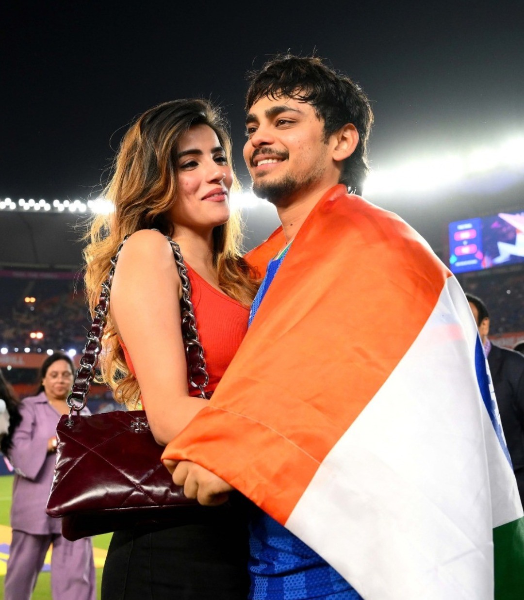 टी20 वर्ल्डकप 2026 फाइनल में जीत के बाद ईशान किशन और अदिति हुंडिया।