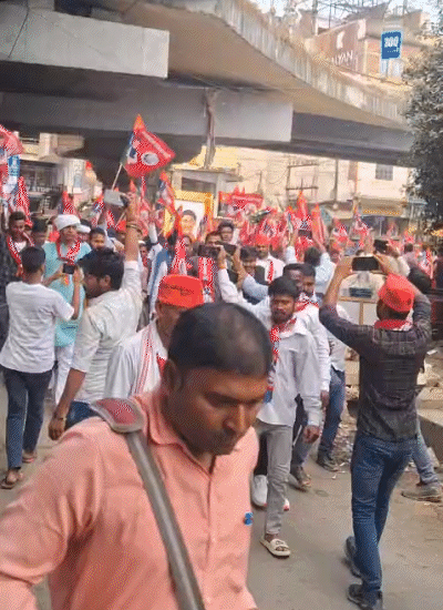 समर्थकों के साथ एसएसपी कार्यालय पहुंचे मुकेश सहनी।