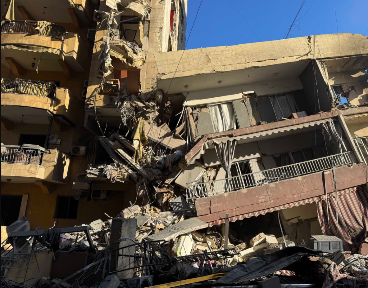 लेबनान पर हमले के बाद का नजारा। इजराइल के एयरस्ट्राइक के कारण लोगों के घर पूरी तरह टुटे।