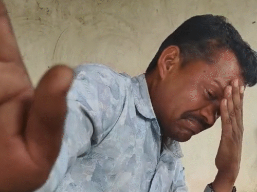 ग्रामीणों और जनप्रतिनिधियों ने मौके पर हंगामा किया। जिससे संकुल समन्वयक रोने लगे।