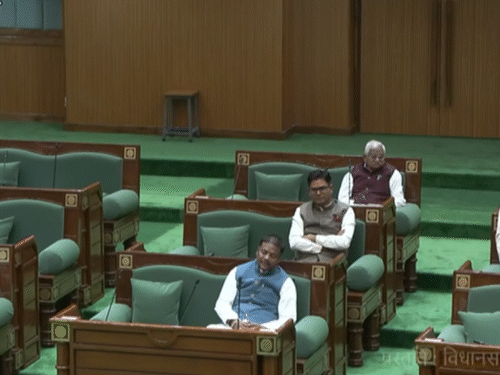 कार्यवाही के दौरान वन मंत्री केदार कश्यप और वित्त मंत्री ओपी चौधरी।