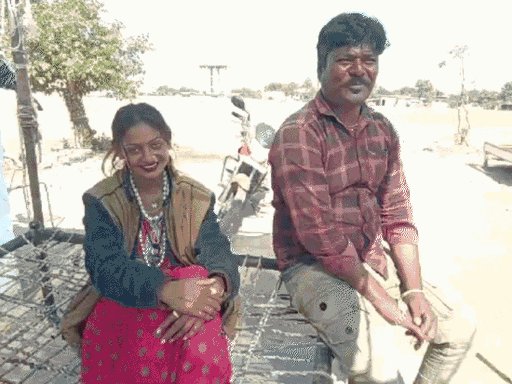 पिता जय सिंह भोंसले के साथ मोनालिसा।