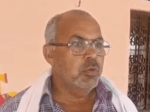 आदर्श के पिता बलवीर ने बताया- मेरा बेटा सही है। उसे फंसाया गया है।