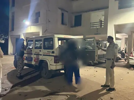 धमतरी में देह व्यापार का भंडाफोड़।