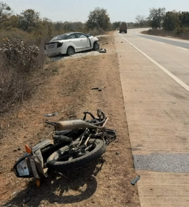 टक्कर के बाद बाइक 20 मीटर दूर मिली।