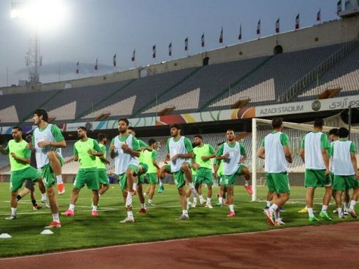 ईरान फुटबॉल टीम ने फरवरी में अमेरिका के एरिजोना में वर्ल्ड कप की तैयारियां करनी शुरू कर दी दी थी। टीम ने 7वीं बार फीफा वर्ल्ड कप के लिए क्वालिफाई किया है। टीम अब तक 3 मैच ही जीत सकी है। - Dainik Bhaskar