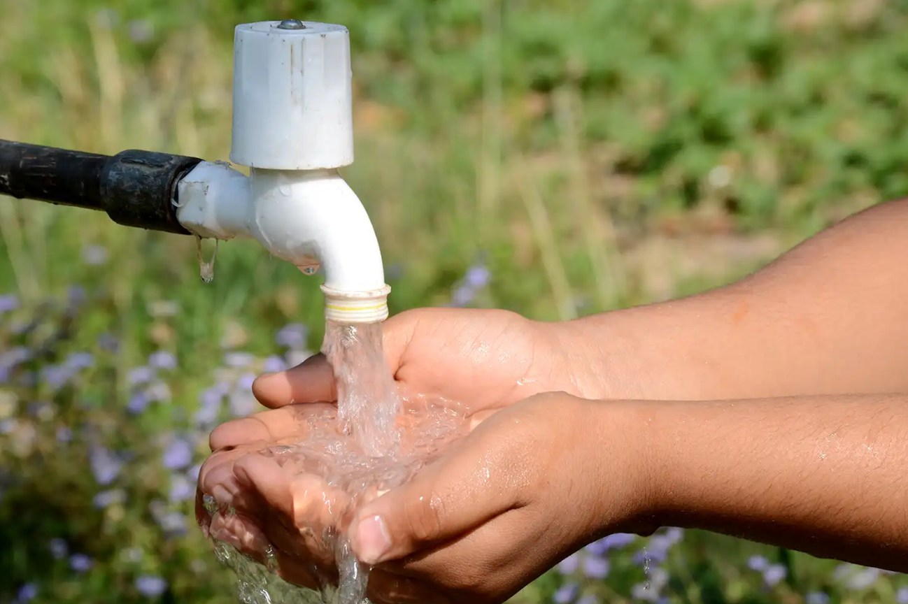 2026 तक देश में कुल 15.71 करोड़ घरों तक नल पहुंचाए गए हैं।