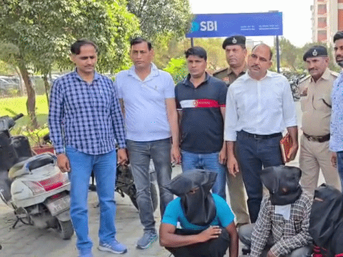 पुलिस ने तीनों को कोर्ट में पेश कर 2 दिन के रिमांड पर लिया है।