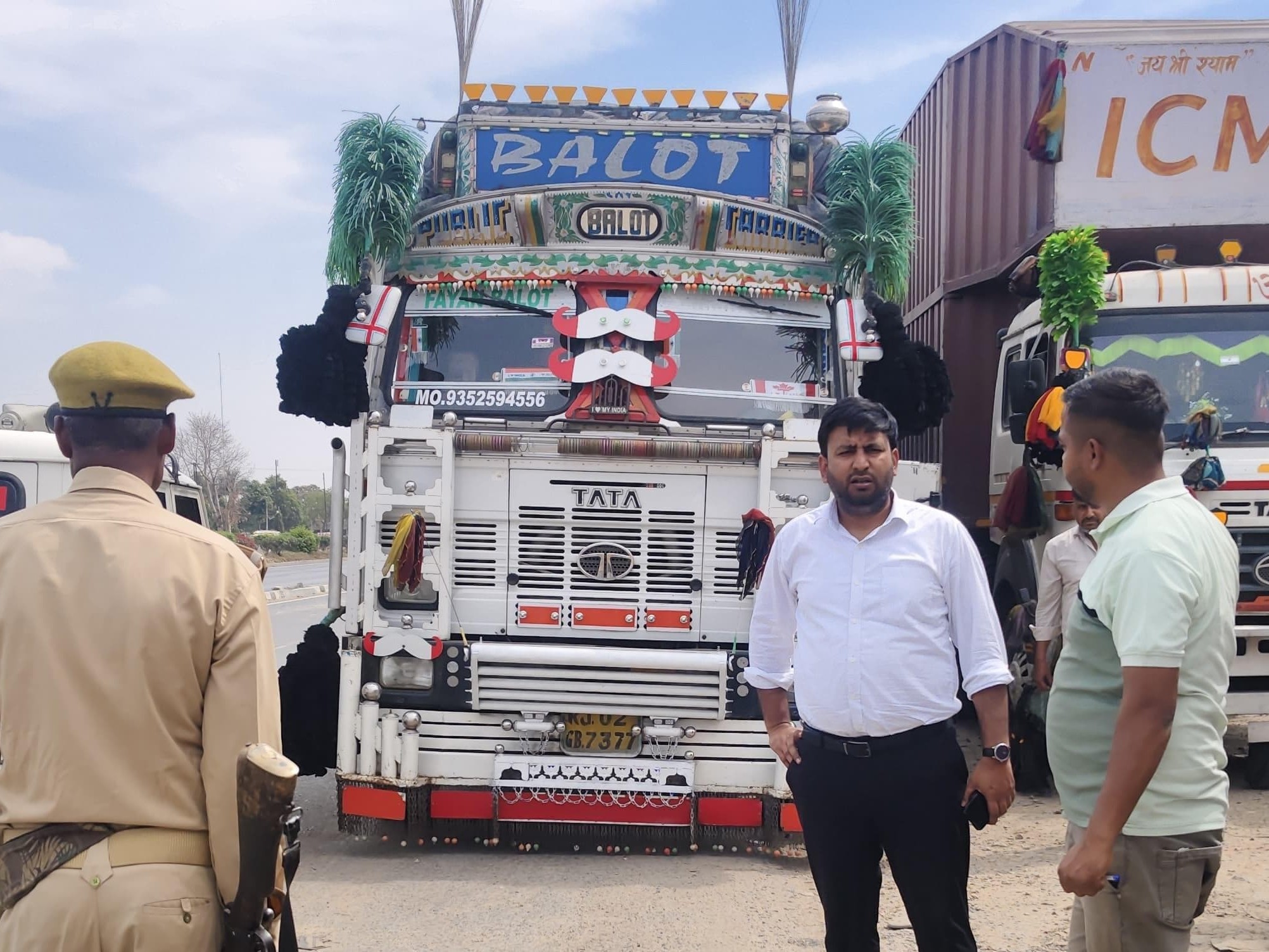 Bos Owner Et awah SDM Warns Hotel Dhaba Owners | Highway Parking Action