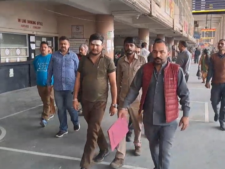 मंडी में HRTC ड्राइवर-कंडक्टर से मारपीट, वर्दी फाड़ी:  2 आरोपी गिरफ्तार, दिल्ली से मनाली जा रही थी बस, यूनियन ने दी चेतावनी – Mandi (Himachal Pradesh) News