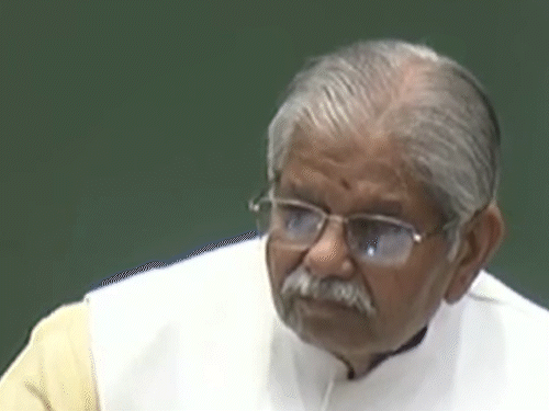 कार्यवाही के दौरान सभापति धरमलाल कौशिश।