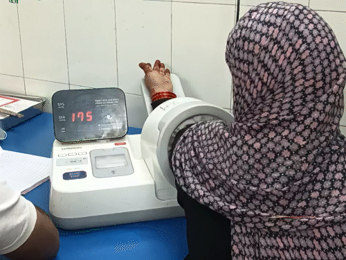 किडनी डैमेज होने से बचाने के लिए समय पर जांच बहुत जरूरी है।